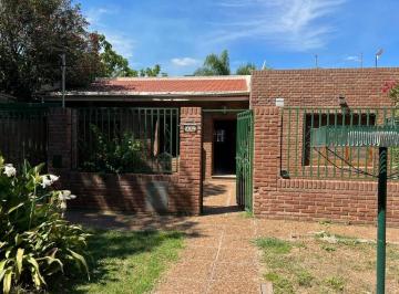 Quinta vacacional · 280m² · 4 Ambientes · 2 Cocheras · Casa Venta 4 Ambiente Pueblo Esther Italia 800