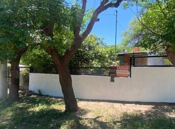 Frente desde calle · Linda Casa Económica - Sargento Cabral 573