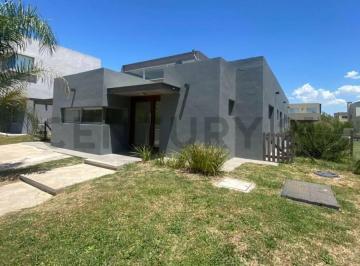 Casa · 155m² · 4 Ambientes · 3 Cocheras · Casa Puertos del Lago, Escobar. Barrio Araucarias.