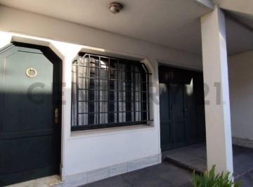 Casa · 160m² · 6 Ambientes · Venta de Casa de 5 Dorm. en Santa Fe. Residencia de Categoría en Barrio Centro/sur