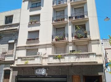 Departamento de 2 ambientes, Congreso · 2 Amb en Congreso con Terraza Propia. Tipo Casa