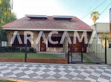 Casa · 200m² · 6 Ambientes · 1 Cochera · Casa en Venta en Monte Grande