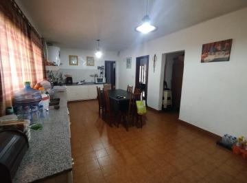 Casa · 153m² · 3 Ambientes · 1 Cochera · Apta Credito, Casa en Barrio Cabildo