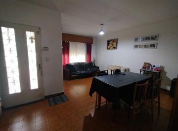Casa · 153m² · 3 Ambientes · 1 Cochera · Casa en Venta - Barrio Cabildo - Apta Credito