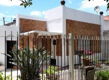 Casa · 128m² · 4 Ambientes · 2 Cocheras · Casa en Venta - a Reciclar