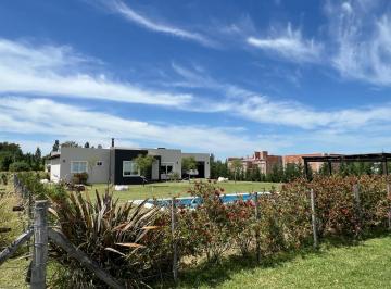 Casa de 3 ambientes, San Miguel del Monte · Hermosa Casa con Amplios Ambientes en Zona de La Laguna de Monte