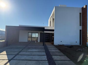 Casa de 6 ambientes, Córdoba · Vdo Casa 3 Dorm. a Estrenar en Quebradas de Manantiales
