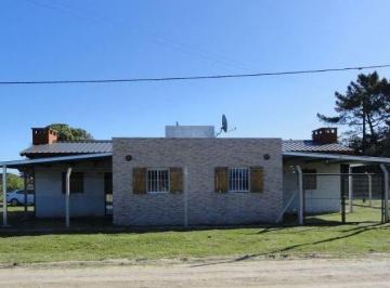 Casa · 94m² · 4 Ambientes · Departamentos en Venta - 2 Dorm. 2 Baños - 960 m² - Miramar
