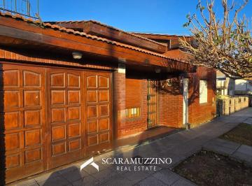Casa · 120m² · 4 Ambientes · 1 Cochera · Casa en Venta