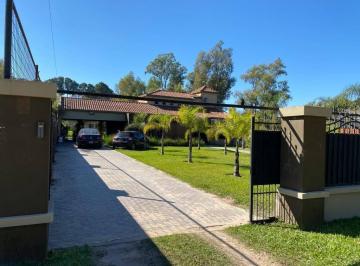 Casa · 270m² · 4 Ambientes · 2 Cocheras · Venta de Casa de 3 Dorm., en Colastiné Km 0, Santa Fe.