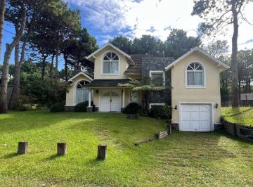 Casa · 210m² · 5 Ambientes · 1 Cochera · Casa en Venta Pinamar Norte 5 Ambientes