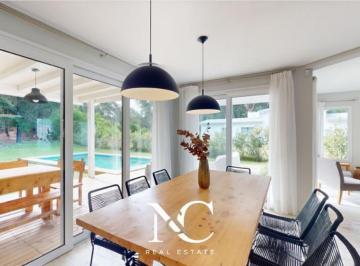 Casa · 160m² · 4 Ambientes · Casa en Venta en Costa Esmeralda con Fondo Libre Arbolado