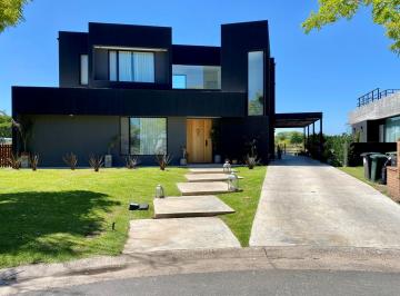 Casa de 6 ambientes, Escobar · Casa Al Lago en Barrio Marinas Alquiler/venta