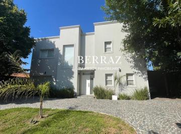 Casa · 200m² · 5 Ambientes · 1 Cochera · Casa Alquiler 3 Dorm. Barrio Saint Matthews 927 m² Pilar