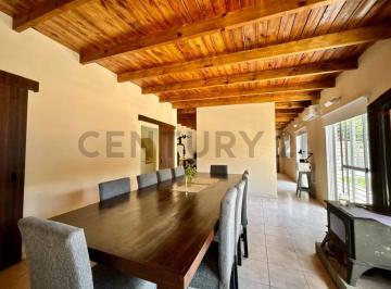 Casa · 144m² · 4 Ambientes · Venta Casa 2 Dorm. con Pileta La Plata