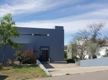 Casa · 390m² · 4 Ambientes · 2 Cocheras · Casa de 3 Dorm - Patio - San Jose de Calasanz Al 500 - Estancia Q2 - Mendiolaza