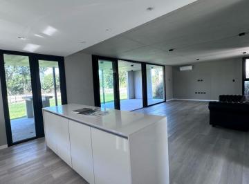 Casa · 160m² · 4 Ambientes · 3 Cocheras · Casa en Greenville Polo & Resort en Venta 4 Amb