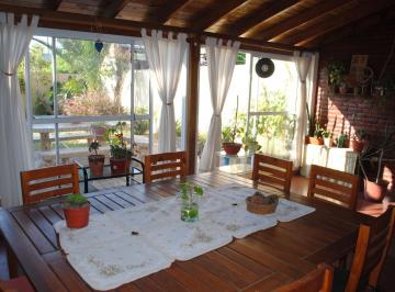 Casa · 88m² · 4 Ambientes · Venta de Casa en Quilmes con Cochera Patio Quincho