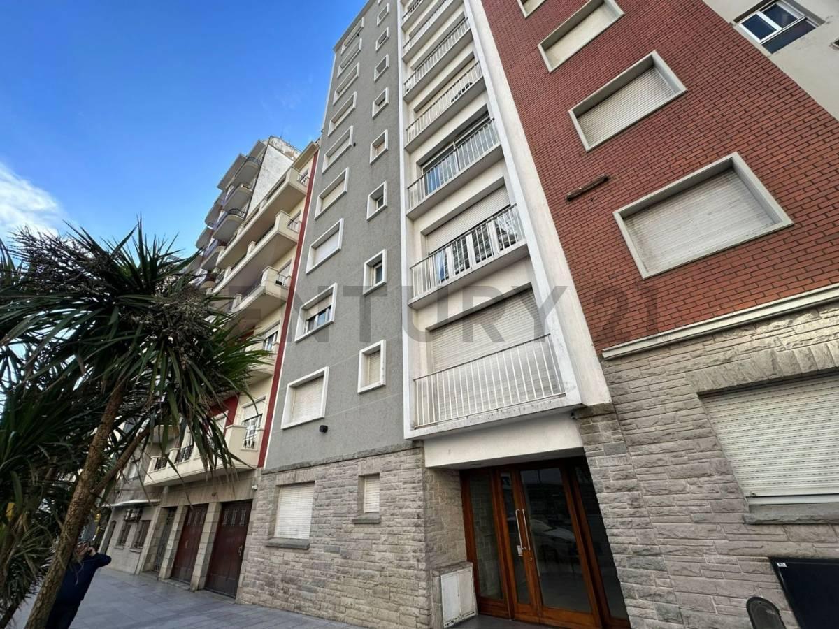 Venta departamento de 3 ambientes con dependencia zona plaza colon