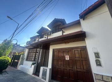 Casa · 210m² · 6 Ambientes · 1 Cochera · Casa en Venta, Entre Avs, en San Fernando