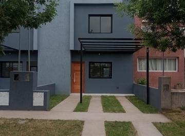 Casa · 105m² · 3 Ambientes · 1 Cochera · Venta - Duplex 2d de 1ra Calidad! - B° Valle Cercano