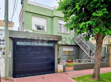 Casa · 127m² · 4 Ambientes · 1 Cochera · Venta Casa 3 Dorm., Patio y Garage