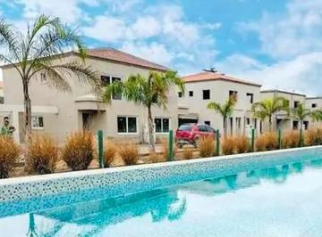Casa · 79m² · 3 Ambientes · 1 Cochera · Casa Duplex en Venta en Saravi Village, Pilar, G. B. a. Zona Norte