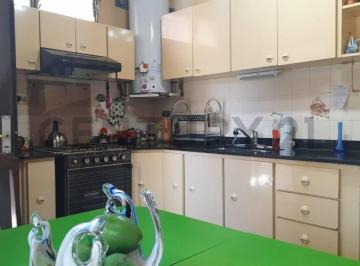 Casa · 174m² · 4 Ambientes · 1 Cochera · Casa 4 Ambientes con Cochera en Lanús Este