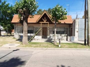 Casa · 174m² · 4 Ambientes · 1 Cochera · Casa 4 Ambientes con Cochera en Lanús Este