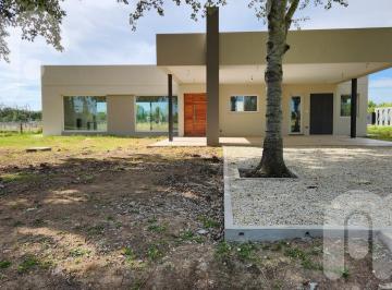 Casa · 154m² · 4 Ambientes · 2 Cocheras · Venta Casa Haras del Sur 3