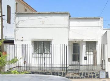 Casa · 101m² · 3 Ambientes · Casa en Venta - 2 Dorm. 1 Baño - 300 m² - La Plata