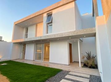Casa · 245m² · 5 Ambientes · 2 Cocheras · Casa a La Venta en Miradores de Manantiales I
