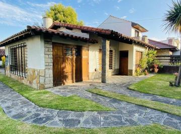 Casa · 130m² · 5 Ambientes · 1 Cochera · 2 Clásicos Chalets Marplatenses, (Más Opcional Lote con Cochera Cubierta). a 5 Cuadras del Mar.