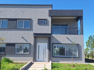 Casa · 300m² · 6 Ambientes · 2 Cocheras · Casa Horizontes Al Sur Canning