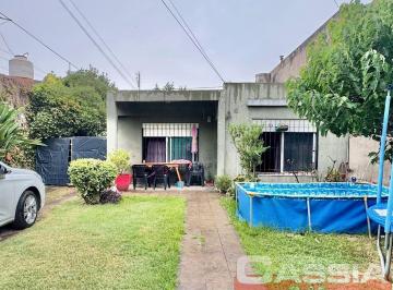 Casa · 300m² · 3 Ambientes · 3 Cocheras · Casa 3 Ambientes Sobre Lote Propio, en Planta Baja, con Jardin y Fondo