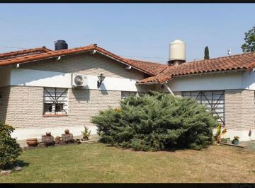 Quinta vacacional · 100m² · 4 Ambientes · Casa Quinta con Amplio Parque