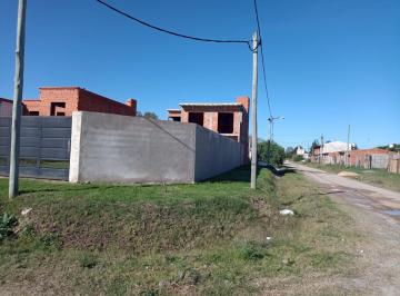 Casa · 130m² · 4 Ambientes · 1 Cochera · Casa Terreno Propio con Escritura Maximo Paz Cañuelas