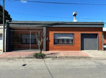 Casa · 130m² · 7 Ambientes · 1 Cochera · Casa 3 Dorm. en Zona Centrica