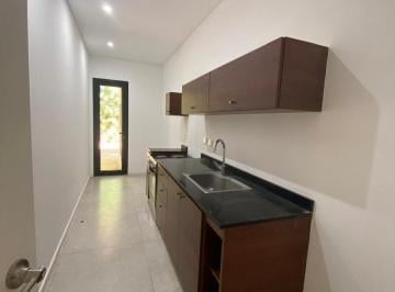 Departamento · 92m² · 3 Ambientes · 1 Cochera · Excelente Departamento en Venta con Jardin Propio.
