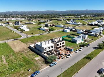 Casa · 73m² · 6 Ambientes · 1 Cochera · Venta - Duplex - B° Tres Gracias