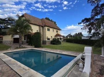 Casa de 11 ambientes, La Falda · Venta Exclusivo Casa Castillo de 4 Dorm. con Departamento y Piscina en Villa Eden - La Falda
