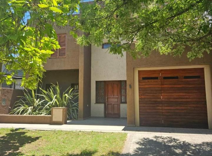 Casa · 300m² · 3 Ambientes