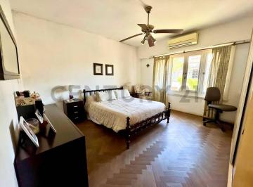 Casa · 239m² · 6 Ambientes · Casa en Venta en Tigre Centro con 5 Dorm. con Pileta 7 Ambientes