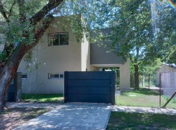 Casa · 108m² · 5 Ambientes · 2 Cocheras · Duplex en Venta en Funes 3 Dorm.