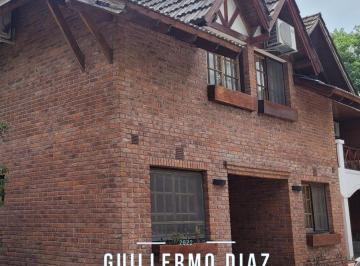 Casa · 140m² · 4 Ambientes · 2 Cocheras · Dormi en Alquiler