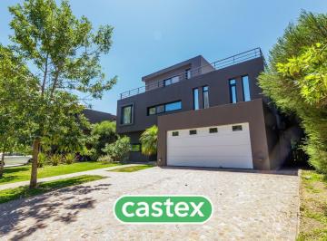 Casa · 520m² · 6 Ambientes · Casa a La Venta en El Yacht, Nordelta.