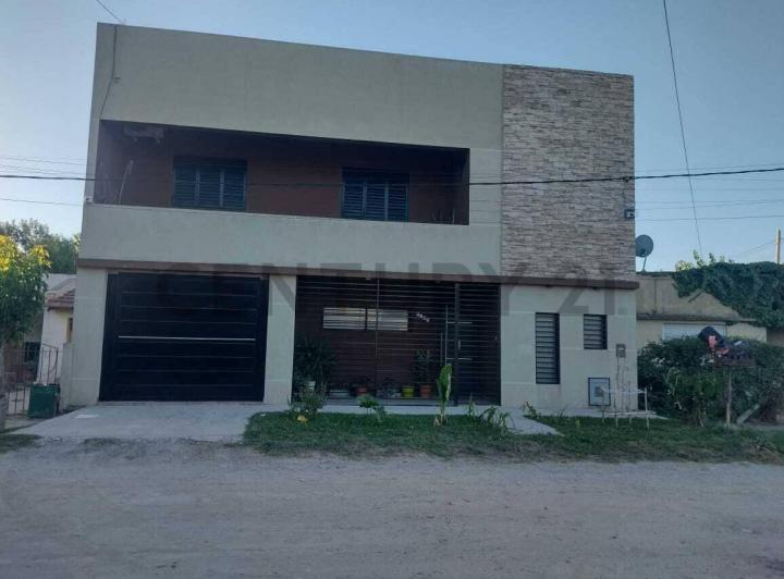 Casa · 165m² · 3 Ambientes · 2 Cocheras