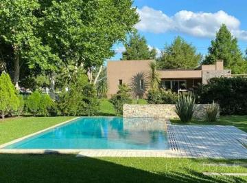 Casa · 246m² · 5 Ambientes · 6 Cocheras · Venta Casa - Barrio Privado Sausalito - Pilar