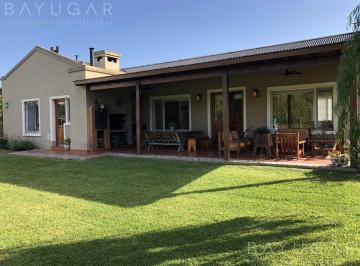 Casa · 147m² · 4 Ambientes · 3 Cocheras · Venta Casa - Chacras del Molino / Exaltación de La Cruz - Lote de 2000 m²