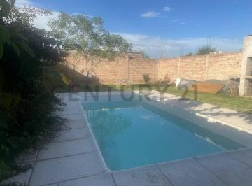 Casa · 60m² · 4 Ambientes · 2 Cocheras · Venta de Casa en Guaymallen